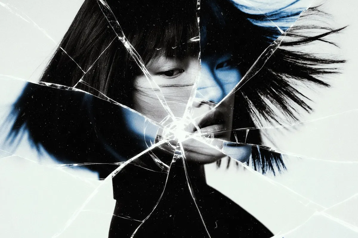 Broken Glass Photo Effect