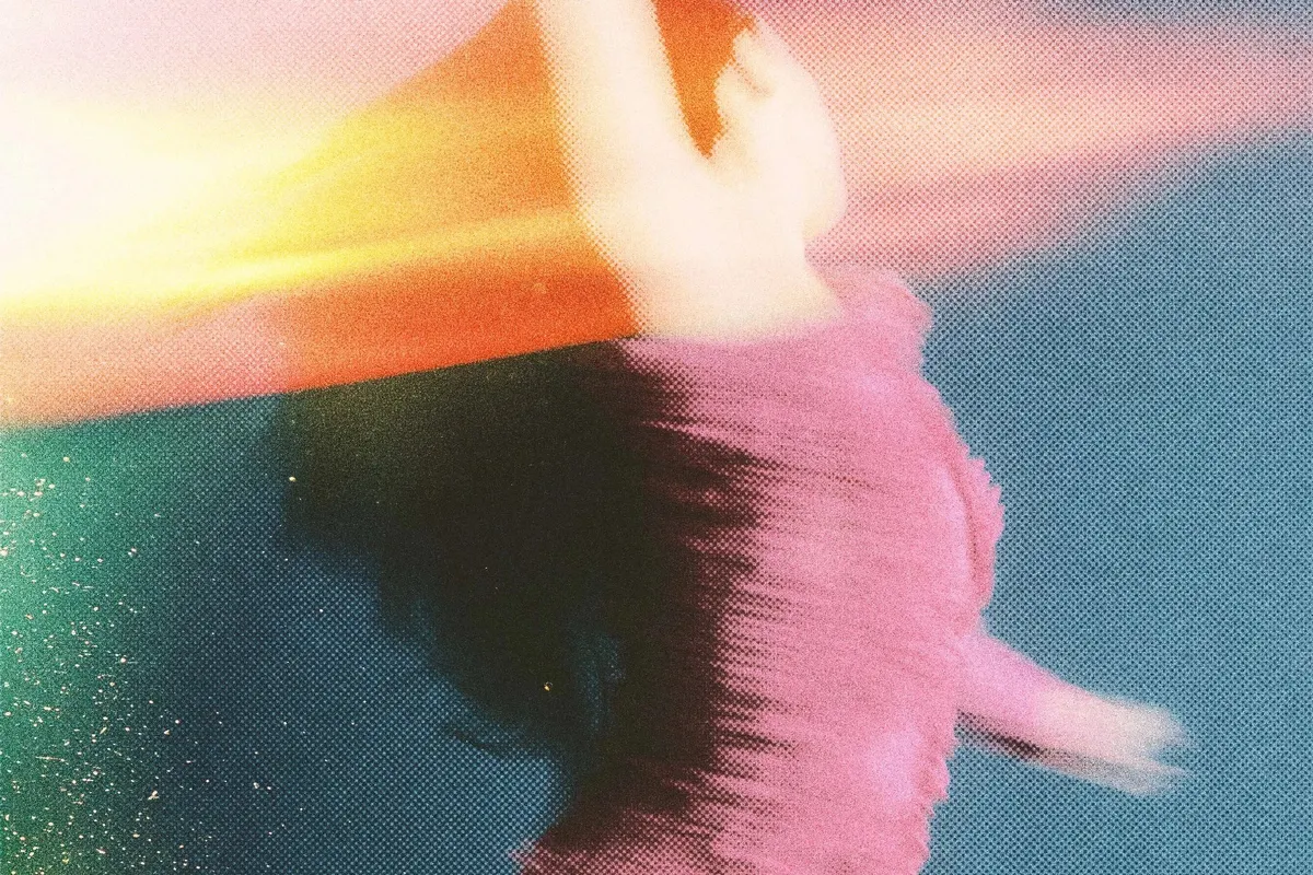 Leaks Halftone Poster Photo Effect