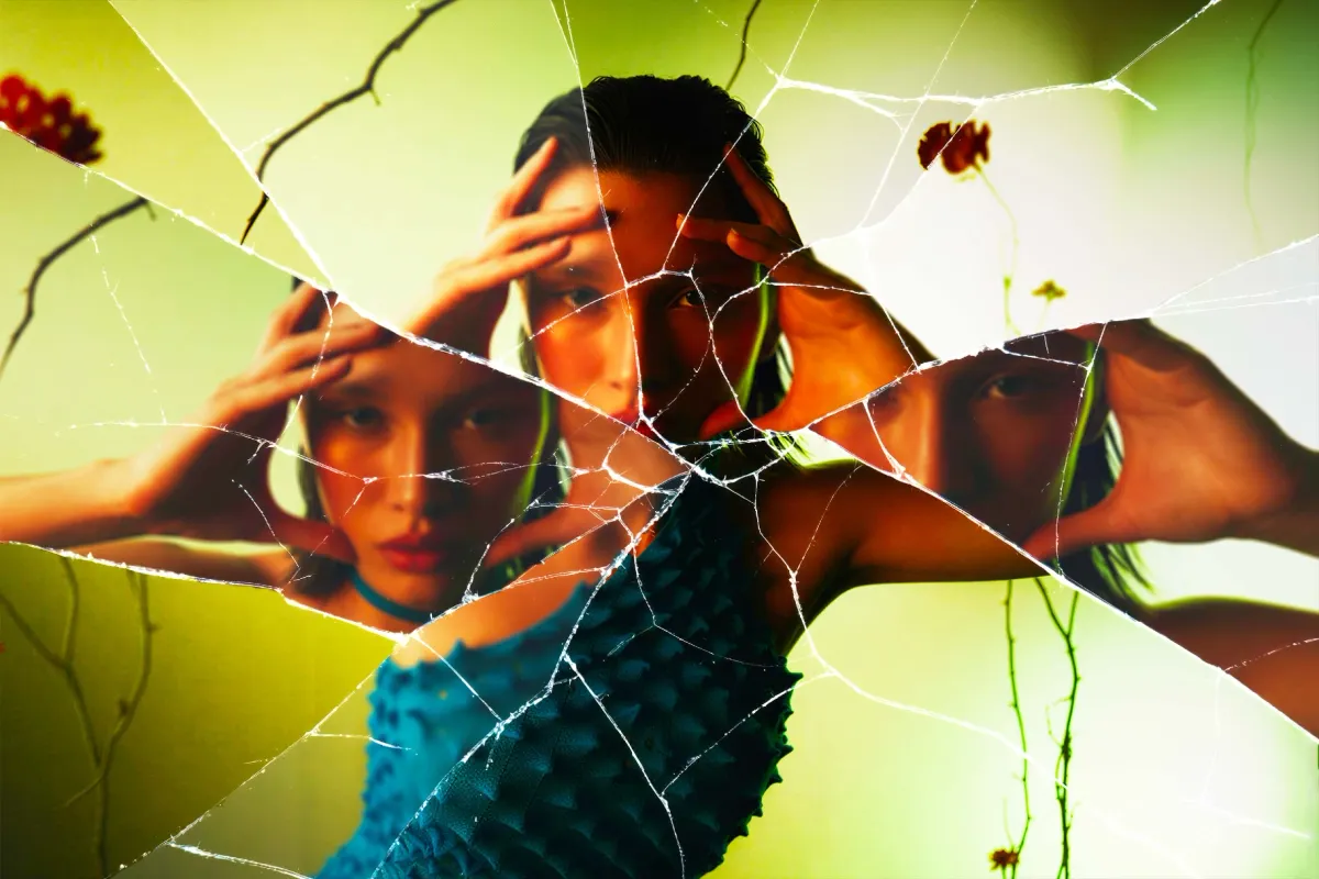 Cracked Glass Photo Effect