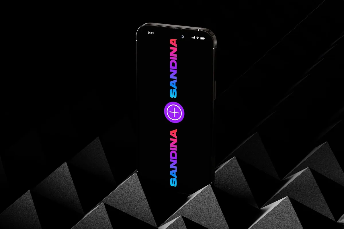 SANDINA iPhone Mockup