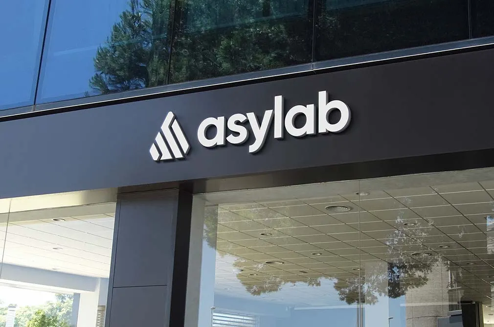 Facade Logo Mockup