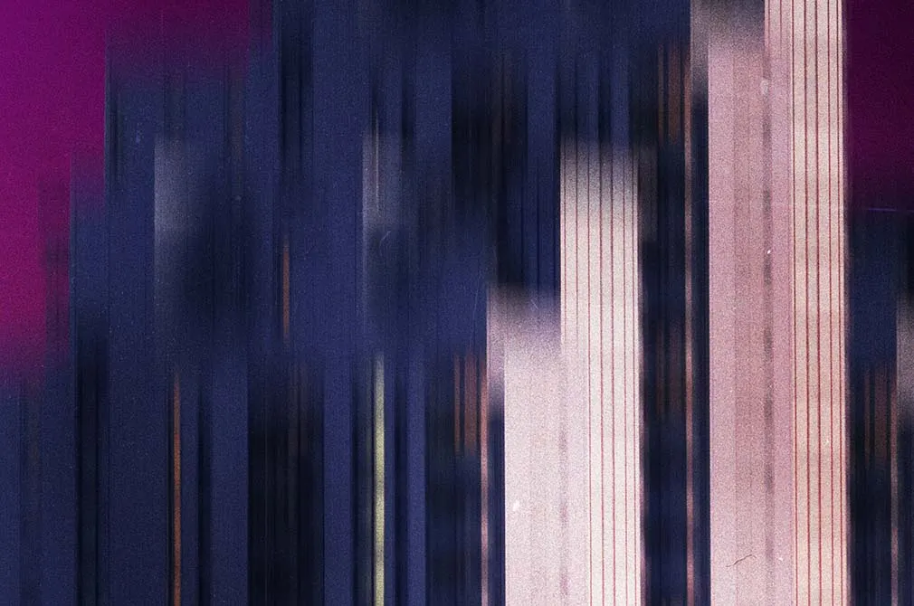 Defocus Motion Effect for Posters