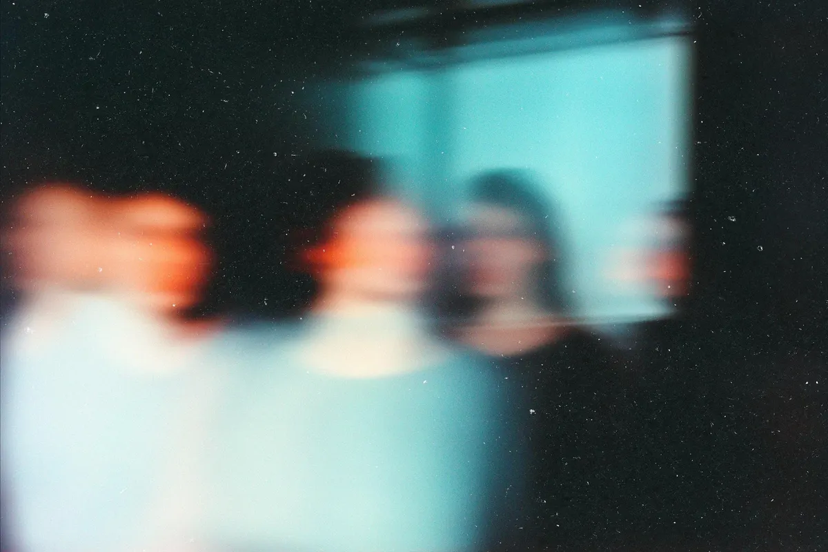 Defocused Silhouettes: Texture Backgrounds