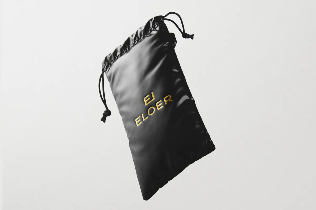 Logo Mockup Floating Pouch