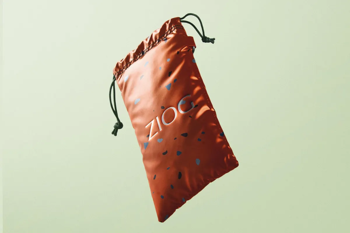 Logo Mockup Floating Pouch