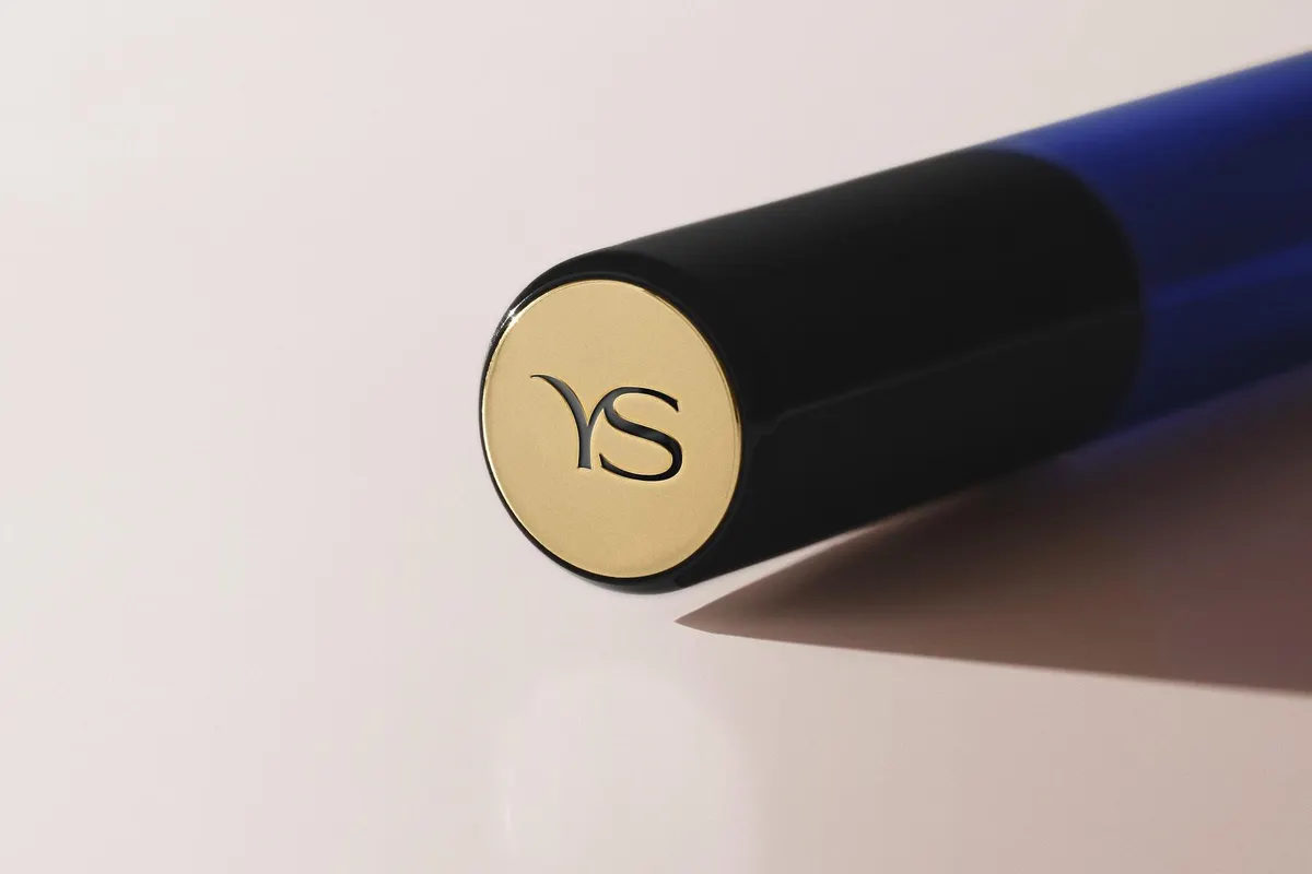 Lipstick Cap Close-Up Logo Mockup