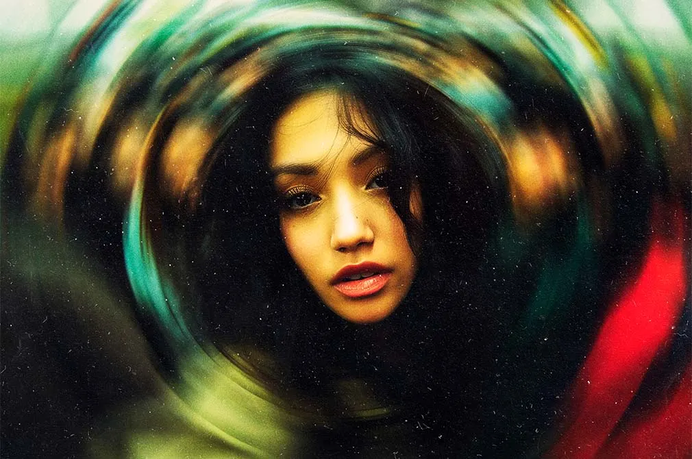 Spinning Blurred Photo Effect