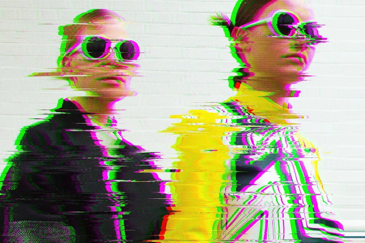 Distort Glitch Photo Effect