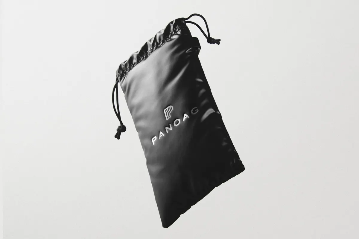 Logo Mockup Floating Pouch