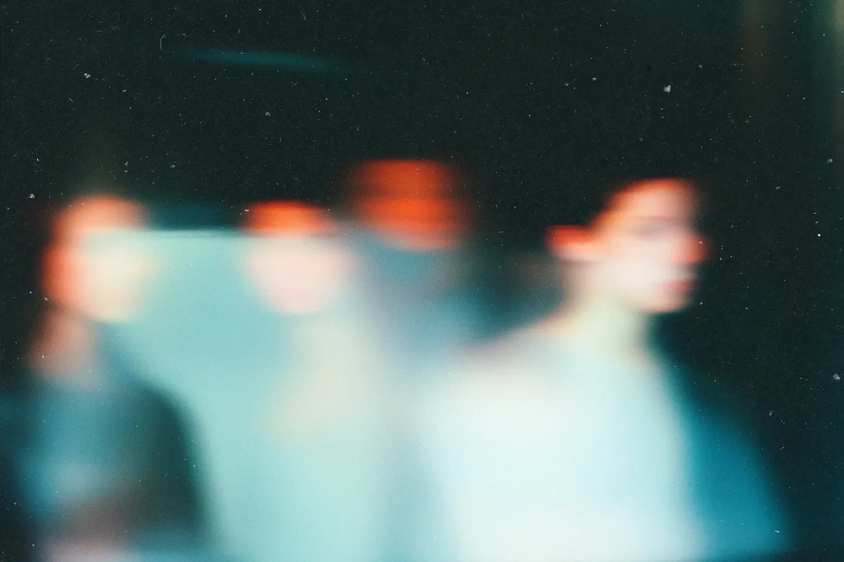 Defocused Silhouettes: Texture Backgrounds