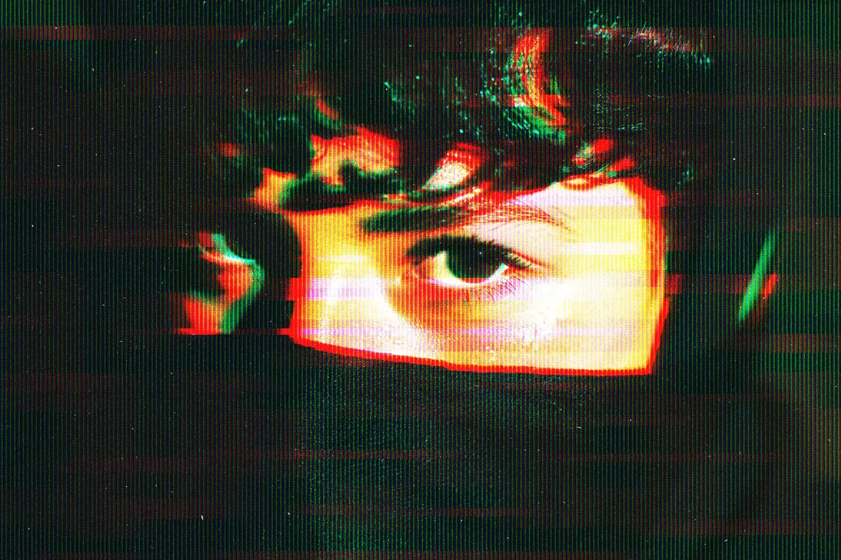 Screen Glitch Photo Effect