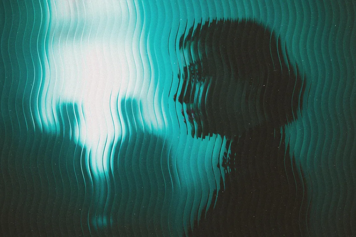 Wavy Ribbed Glass Photo Effect
