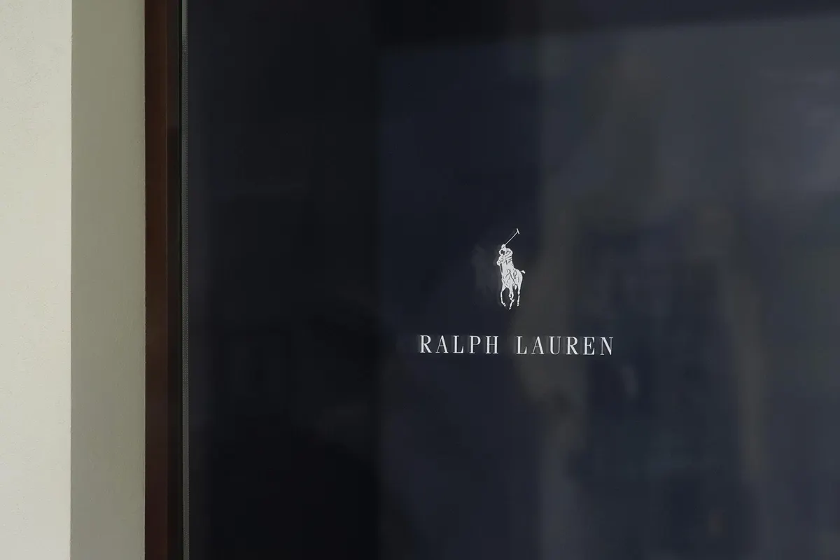 Classy Retail Storefront Logo Mockup