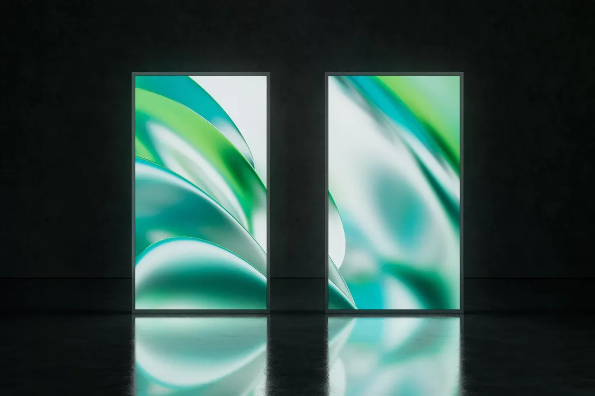 2 Glowing 9:16 Screens Mockup