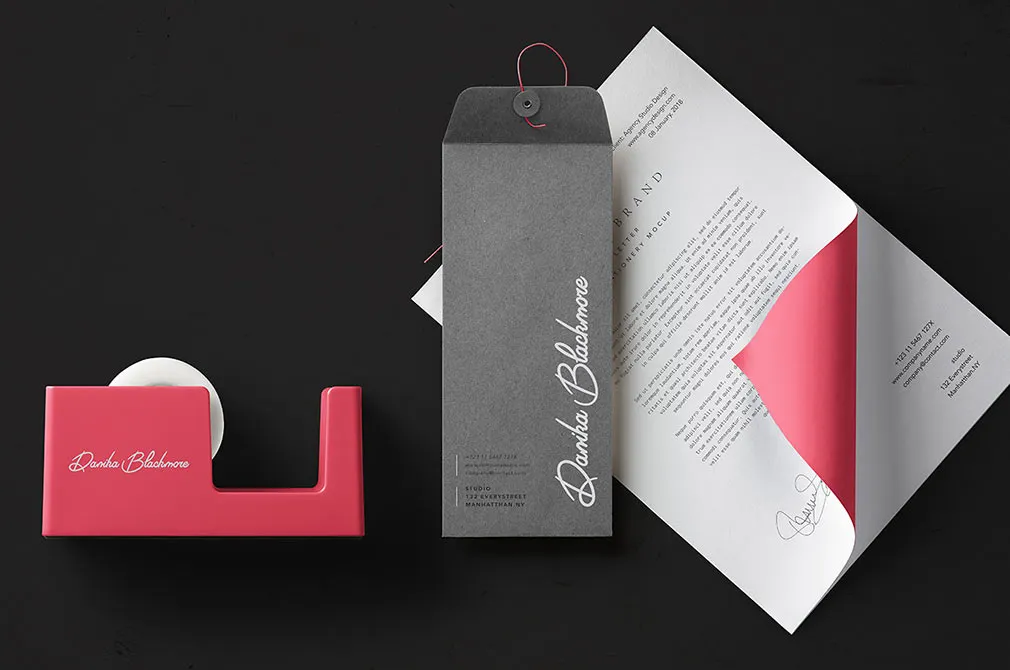 Riviera Signature Font