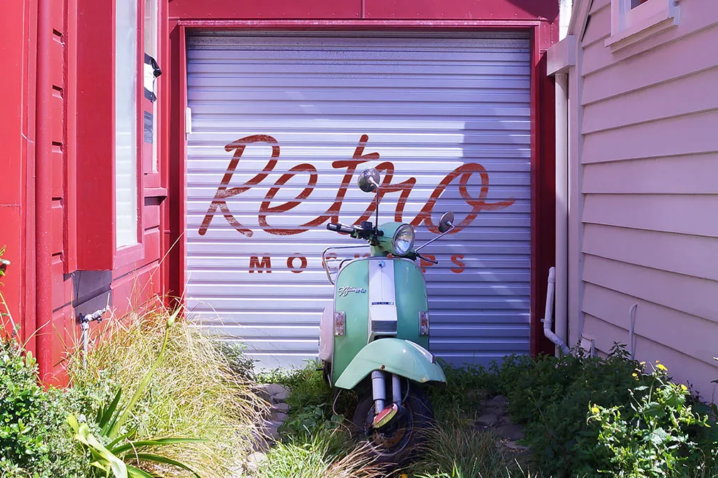 Retro Mockups Vol.1