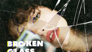 Broken Glass Photo Effect
