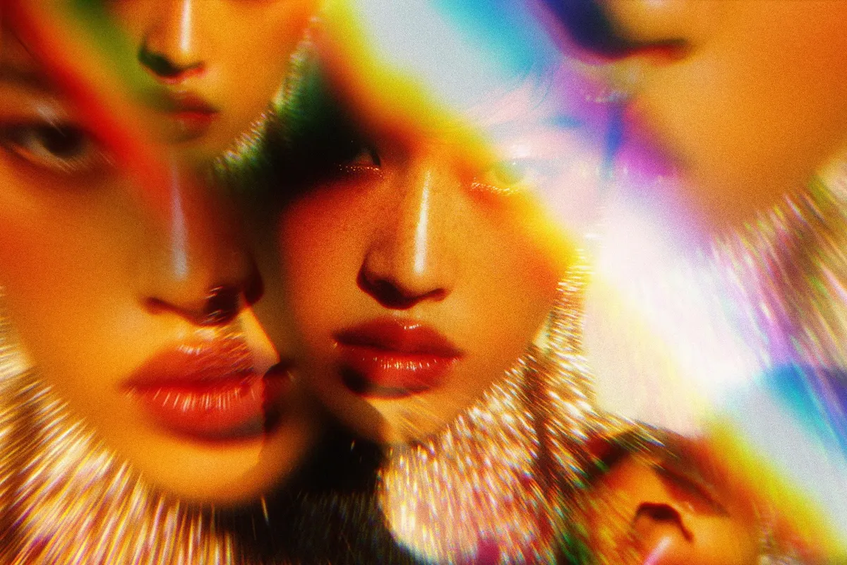 Prismatic Mirror Photo Effect