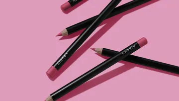 Eye Liner Logo Mockup