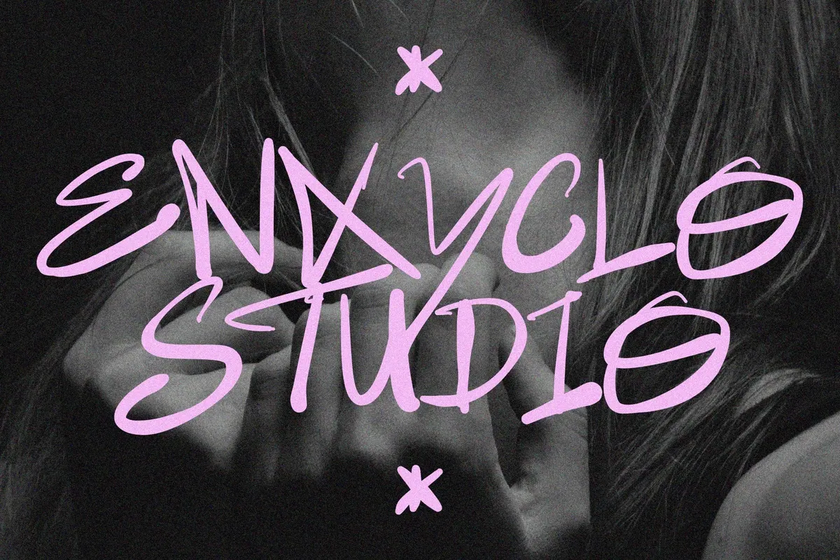 NEW SIQON — Expressive Handdrawn Brush Font