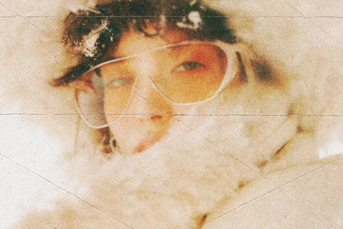 Blurred Folded Paper Photo Effect