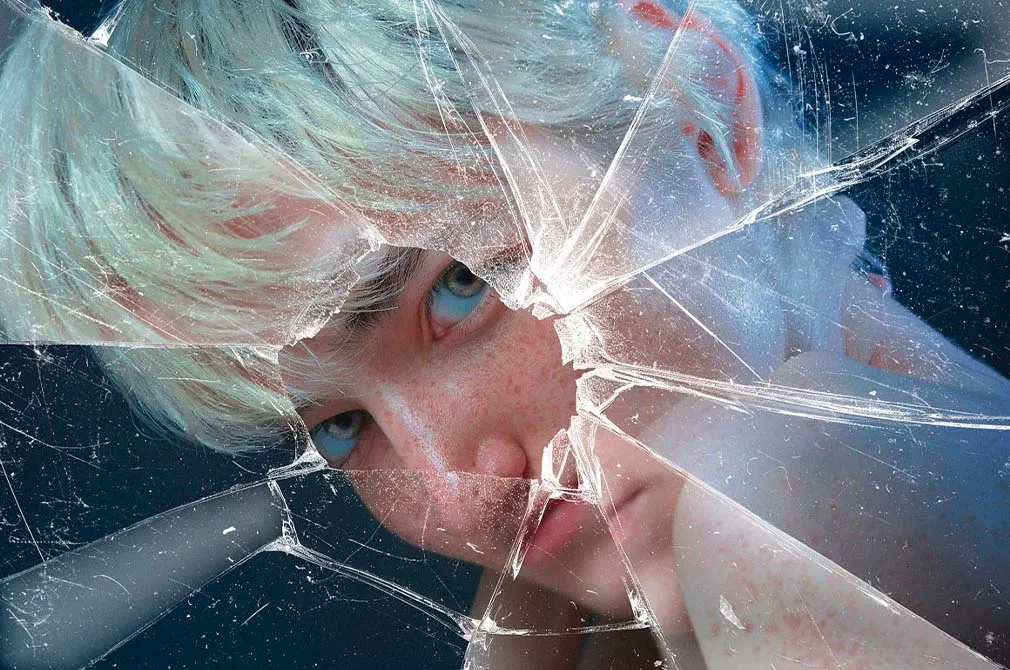 Broken Glass Photo Effect Vol.1