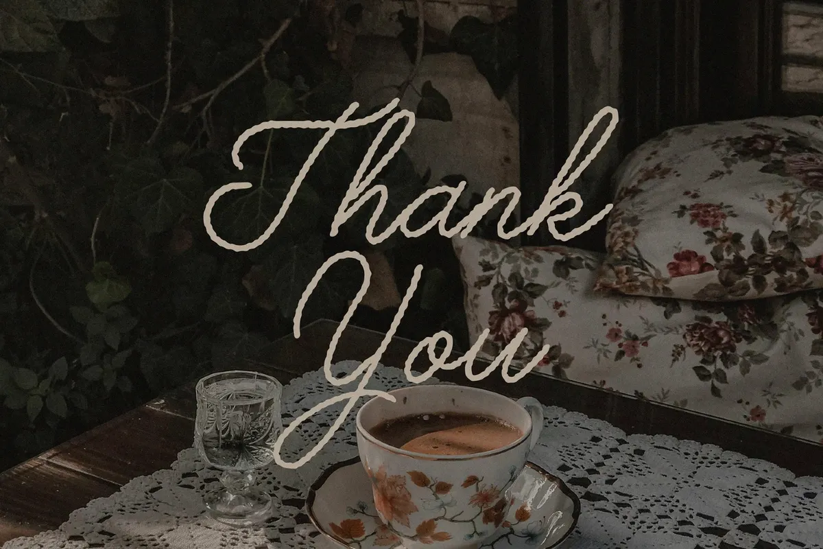 Enlace Romance: Delicate Script Font