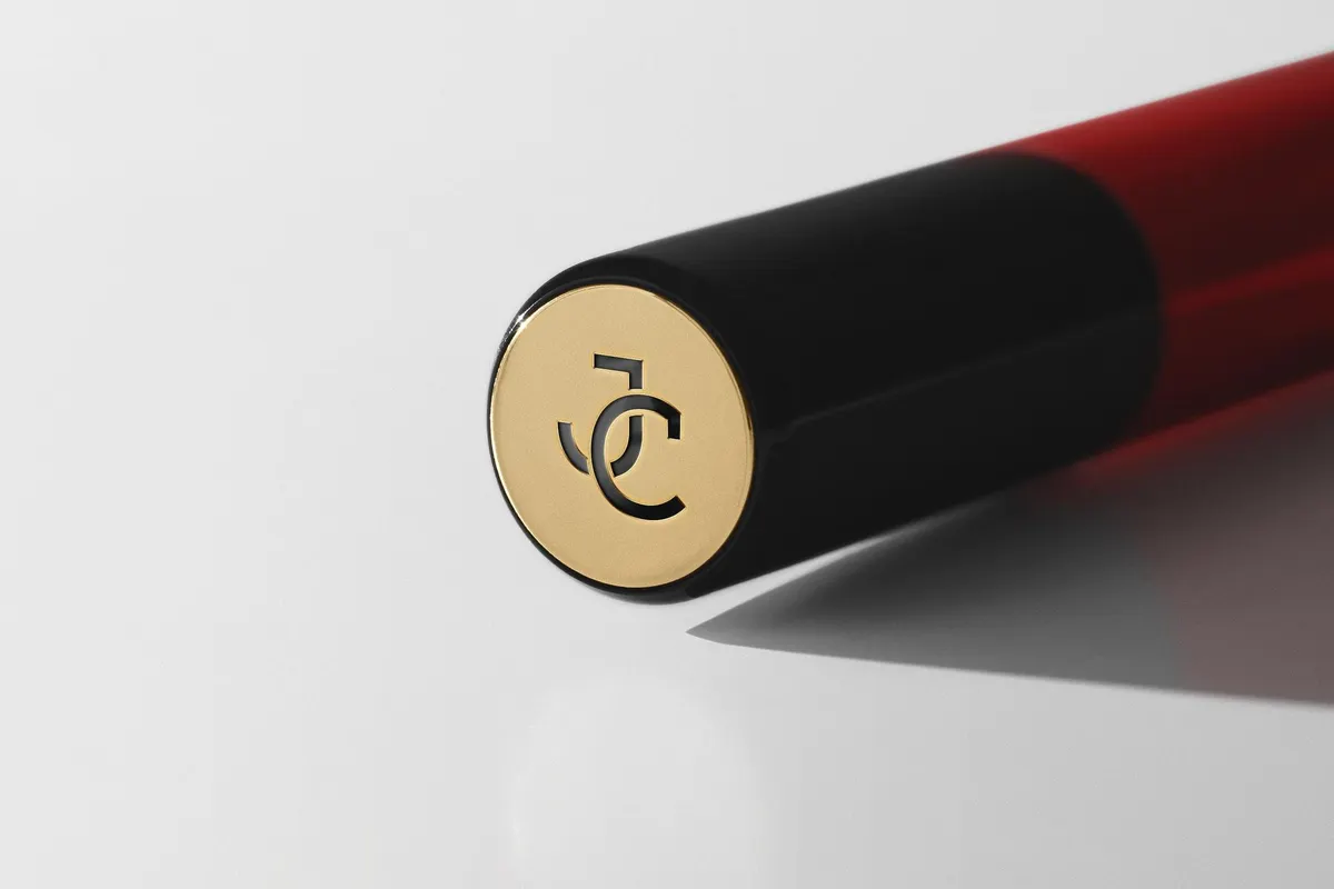 Lipstick Cap Close-Up Logo Mockup