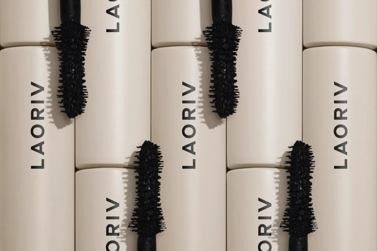 Vertical Layout Mascara Mockup